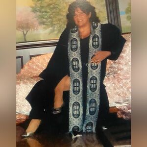 Vintage DKNY black with silver striping fabulous chunky heel